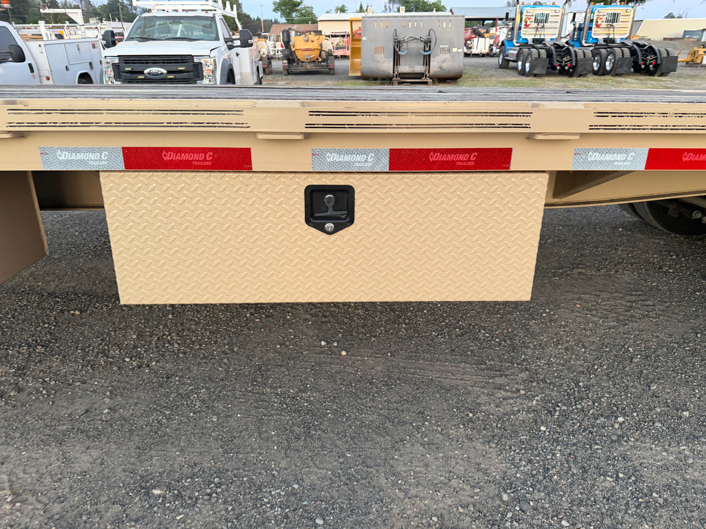 Diamond C  -- FMAX 212 35' Gooseneck -- HotShot Deluxe
