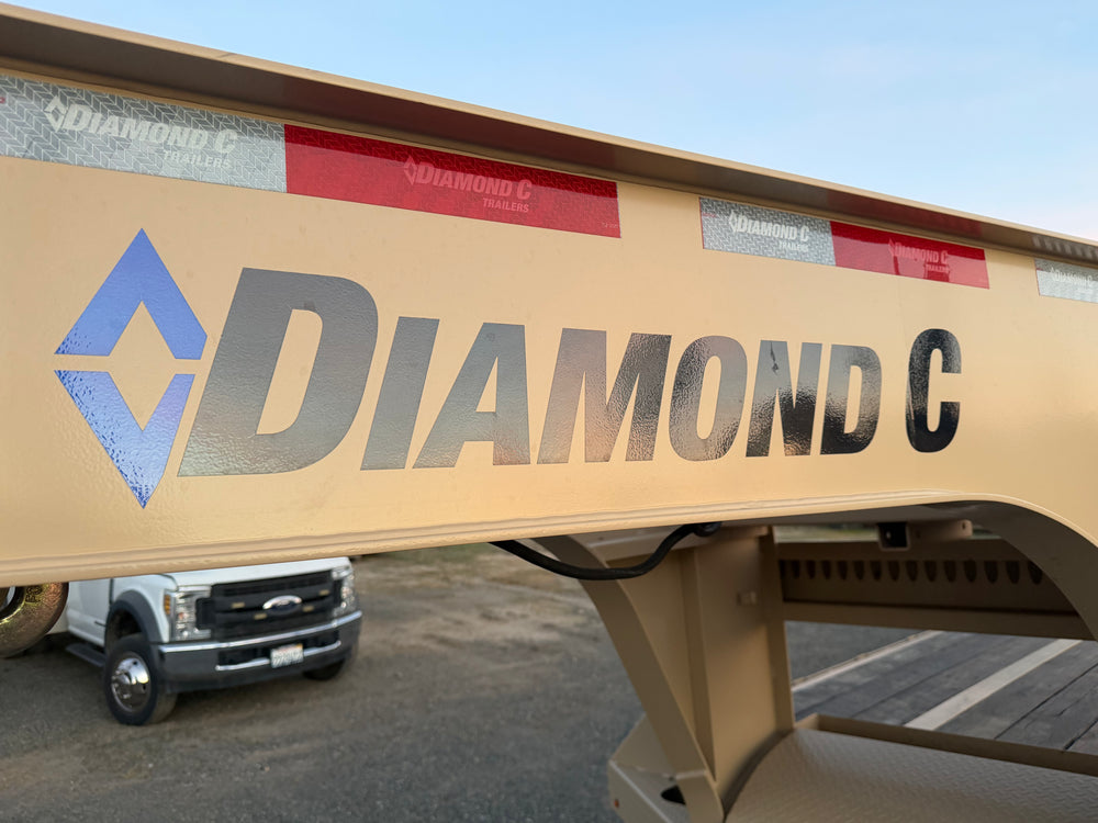 Diamond C  -- FMAX 212 35' Gooseneck -- HotShot Deluxe