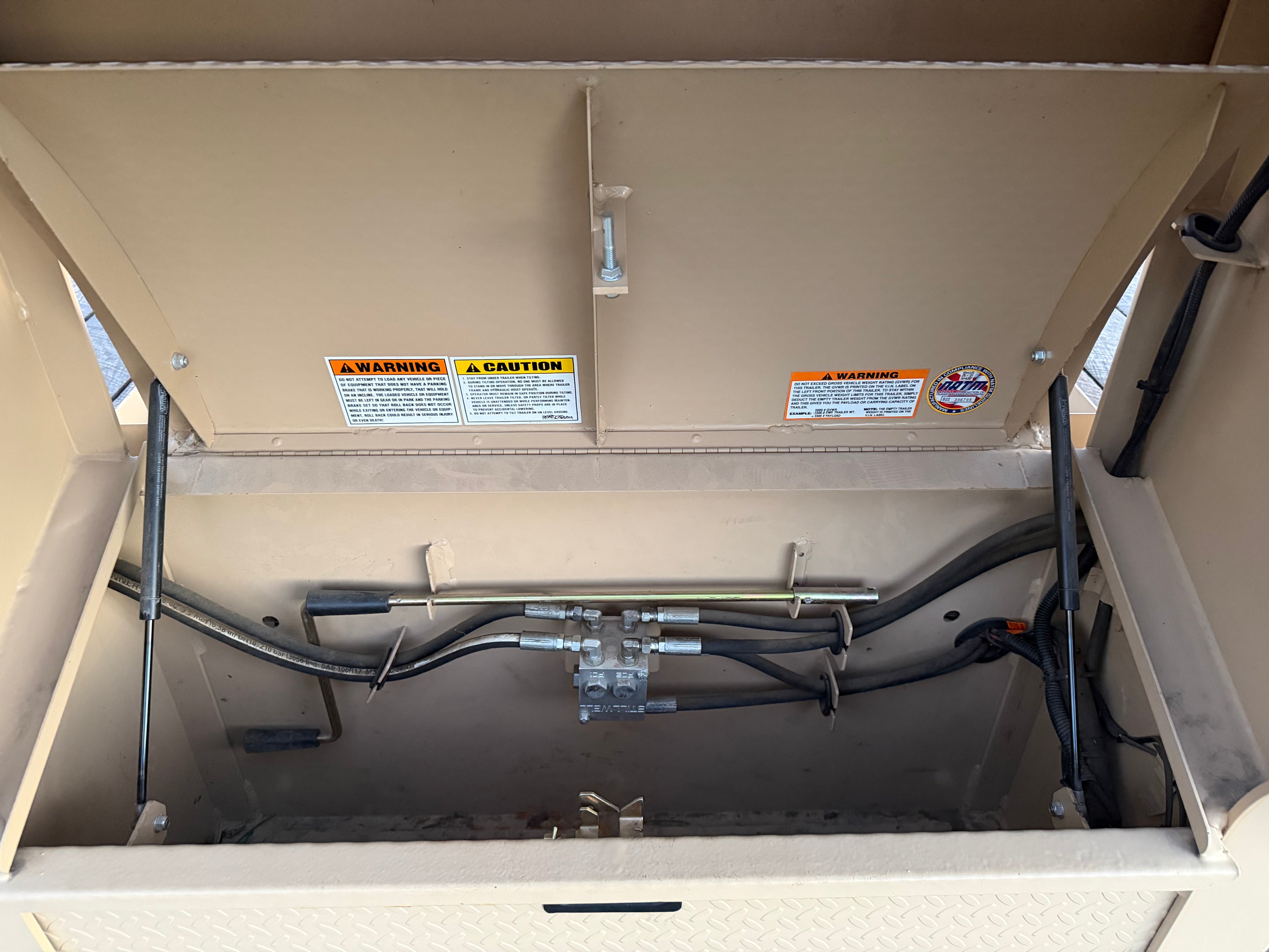 Diamond C  -- FMAX 212 35' Gooseneck -- HotShot Deluxe