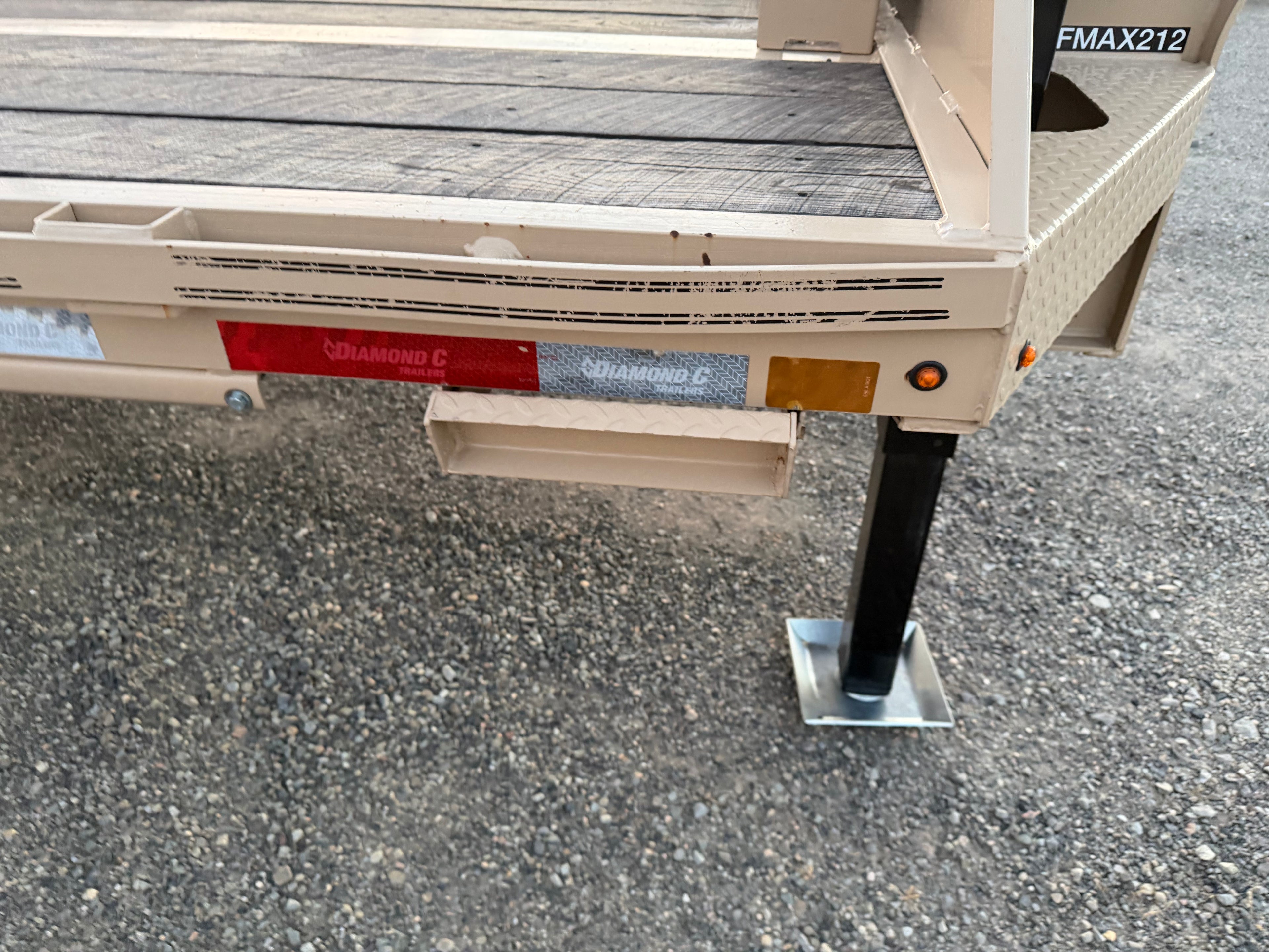 Diamond C  -- FMAX 212 35' Gooseneck -- HotShot Deluxe