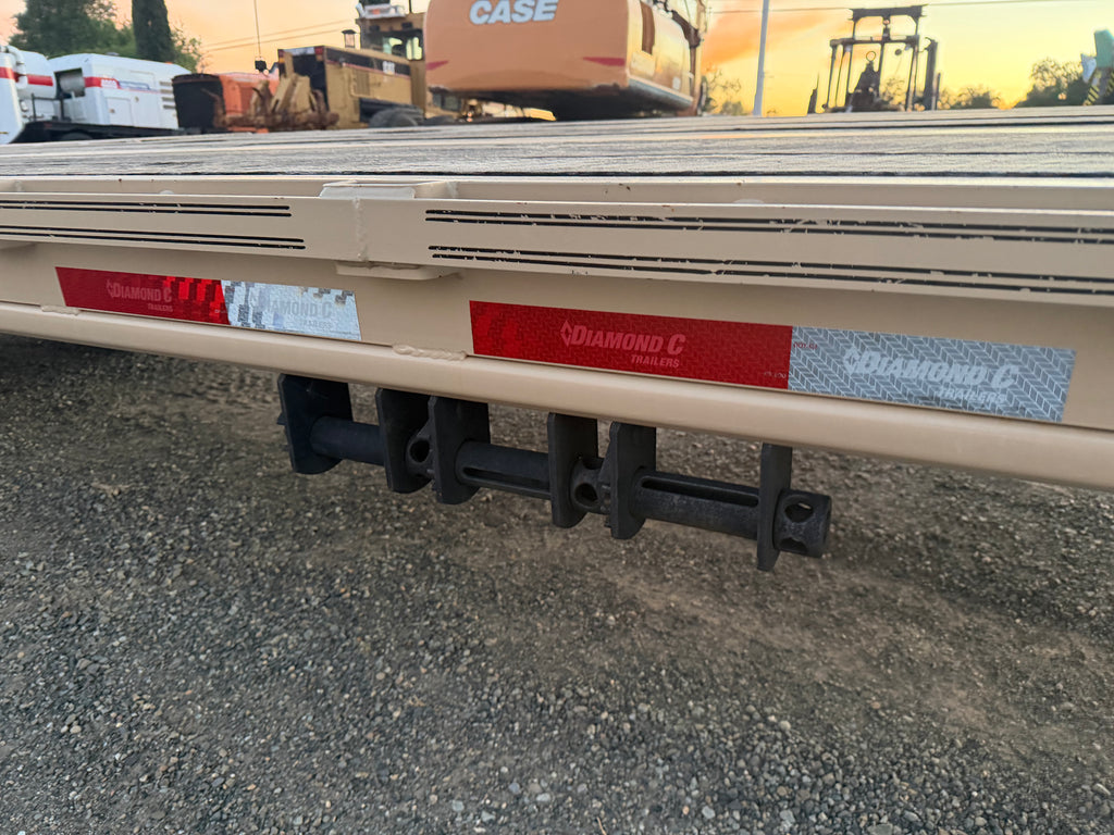 Diamond C  -- FMAX 212 35' Gooseneck -- HotShot Deluxe