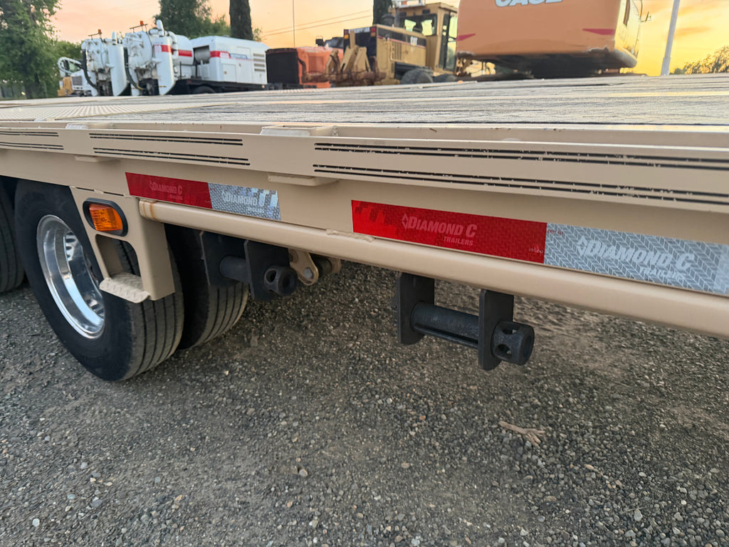 Diamond C  -- FMAX 212 35' Gooseneck -- HotShot Deluxe