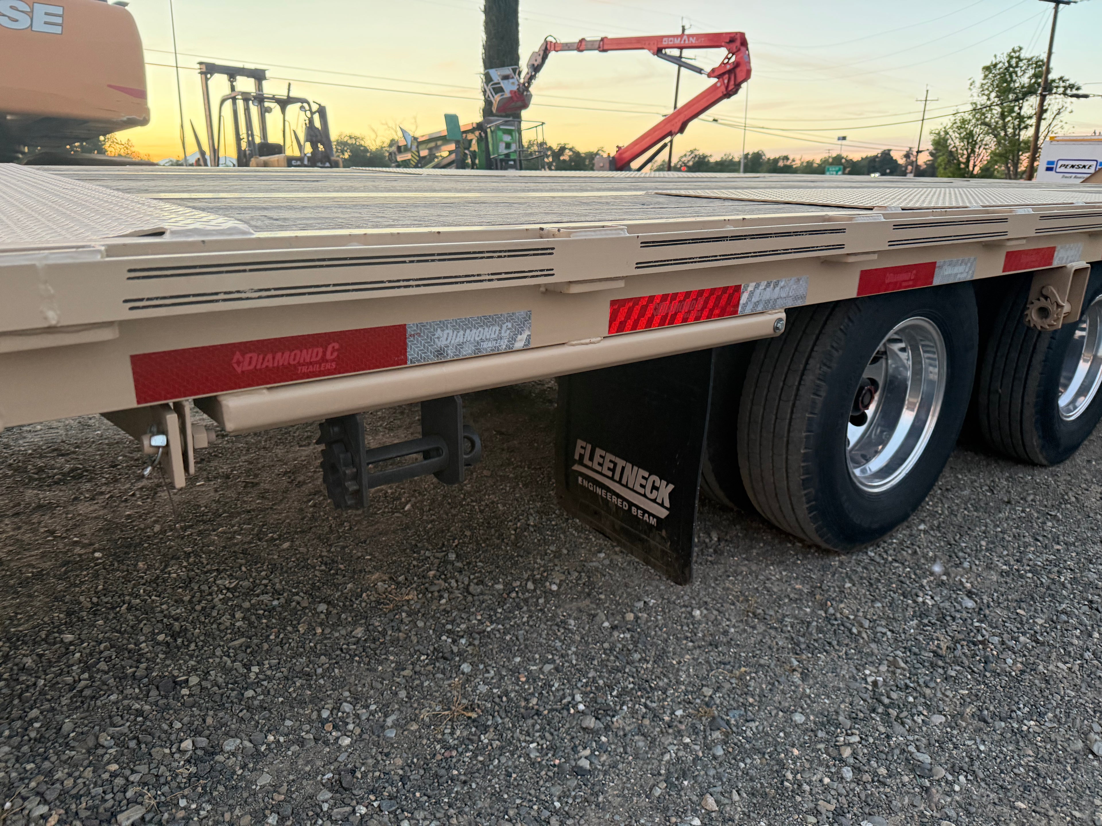 Diamond C  -- FMAX 212 35' Gooseneck -- HotShot Deluxe