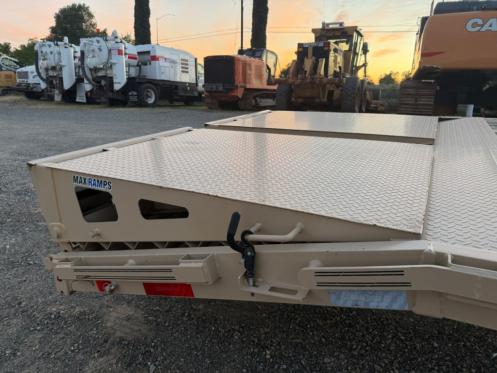 Diamond C  -- FMAX 212 35' Gooseneck -- HotShot Deluxe