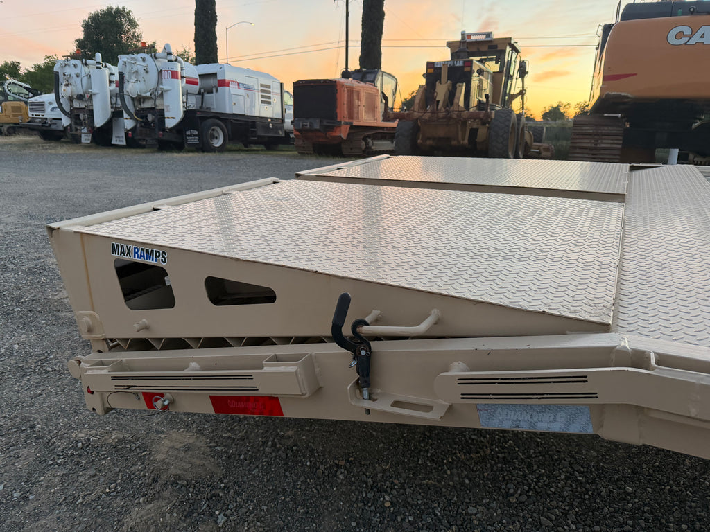 Diamond C  -- FMAX 212 35' Gooseneck -- HotShot Deluxe