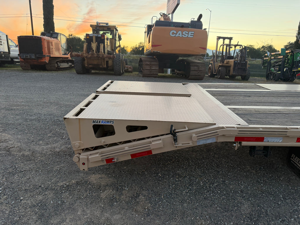 Diamond C  -- FMAX 212 35' Gooseneck -- HotShot Deluxe