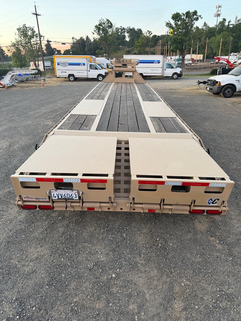 Diamond C  -- FMAX 212 35' Gooseneck -- HotShot Deluxe
