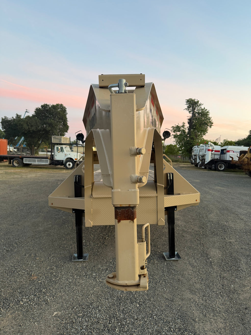 Diamond C  -- FMAX 212 35' Gooseneck -- HotShot Deluxe